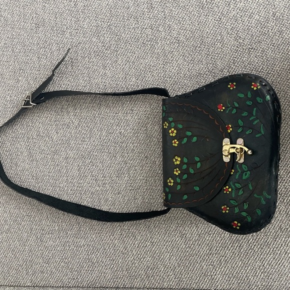 Structured Blue Leather Shoulder Bag with Floral Hand Painted Details Gold Hinge - Picture 5 of 16